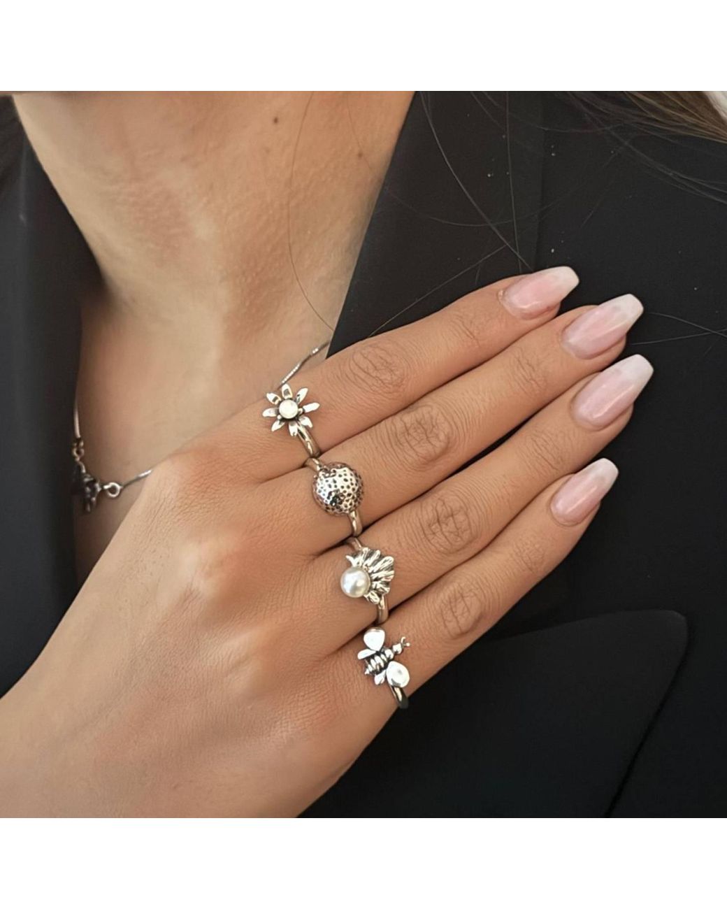 Unaloe Metallic Adjustable Daisy Ring With Natural Pearl
