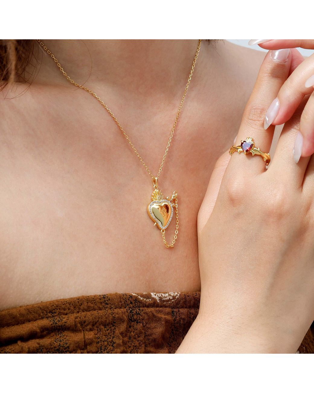 Vanimy Metallic Flaming Heart With Dagger Necklace