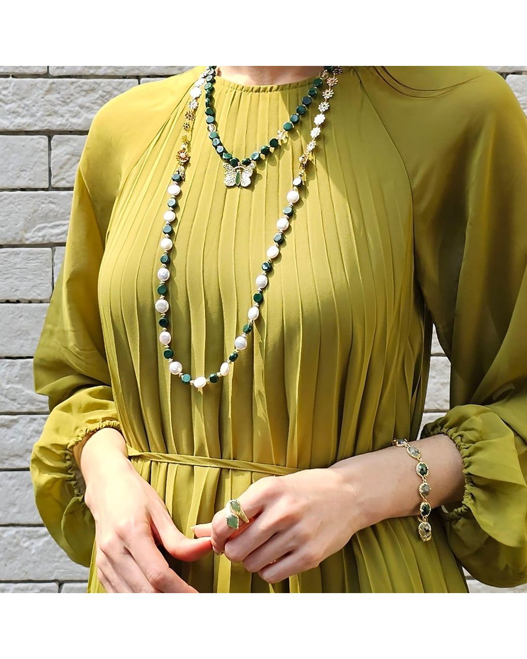 Farra Metallic Coin Shaped Malachite And Freshwater Pearls With Flower Chain Versatile Necklace