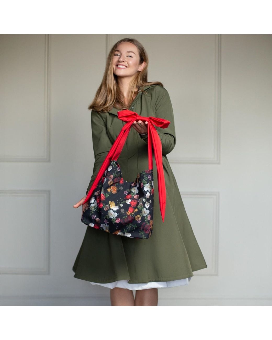 RainSisters Darling Rose Bow Tote Bag in Red | Lyst