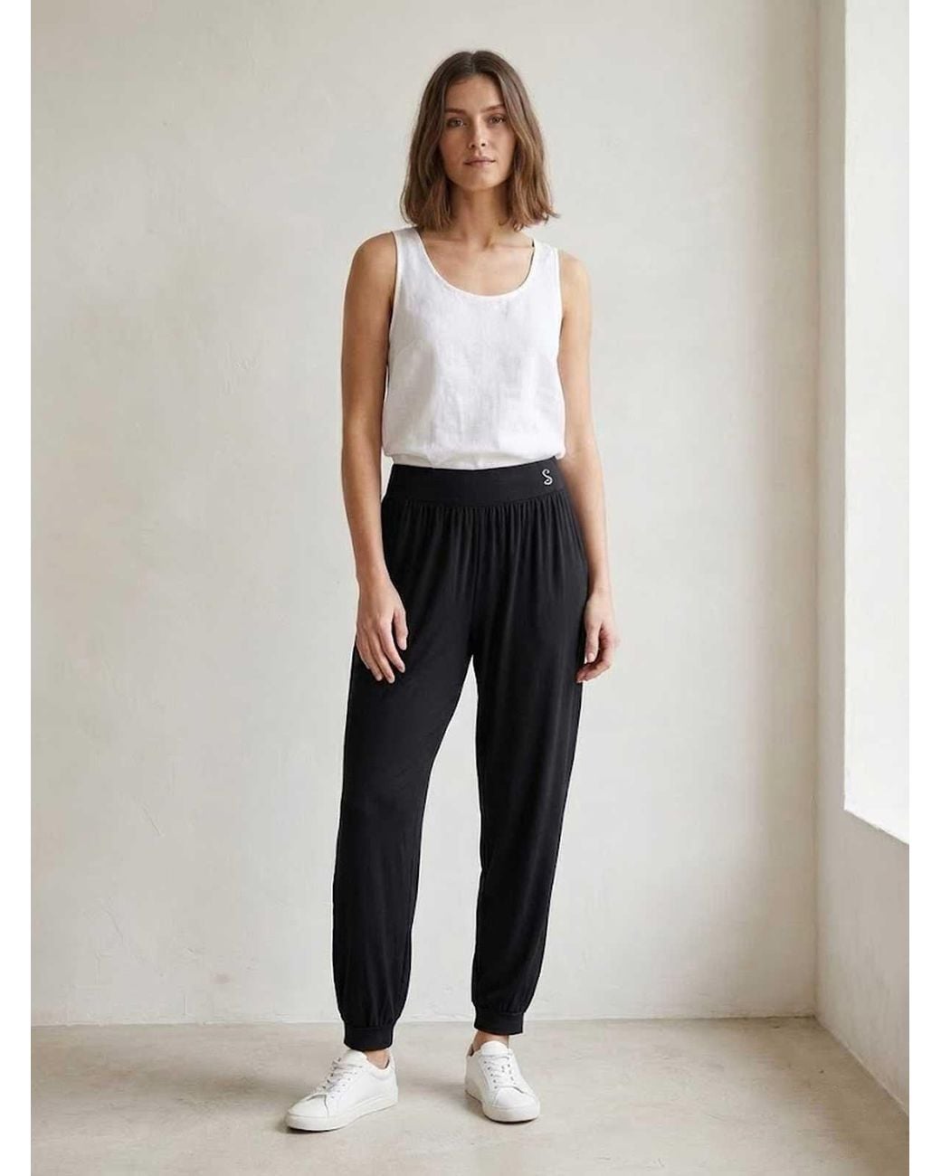Conquista Black Relaxed Jogger Pants With Elastic Waist