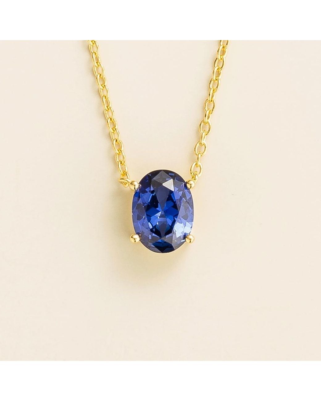 Juvetti Blue Ovo Necklace Set With Sapphire