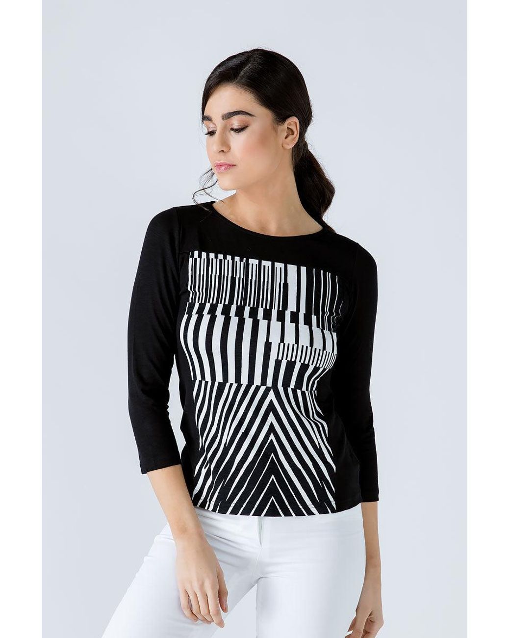 Conquista Black Print Detail Top