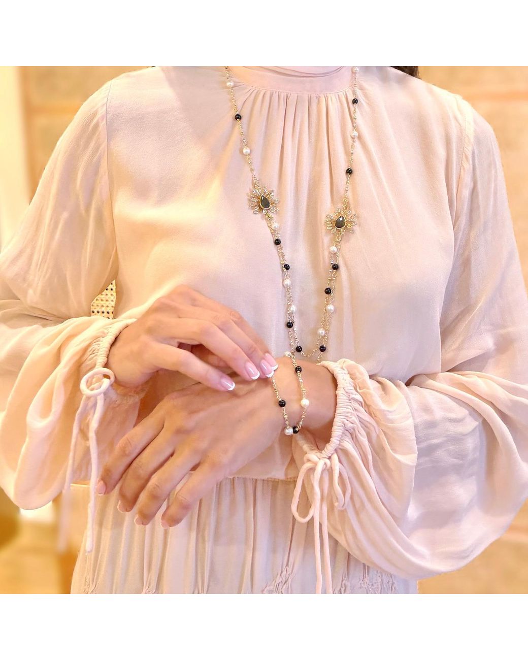 Farra Metallic Obsidian And Freshwater Pearl Double Layers Magnetic Clasp Bracelet
