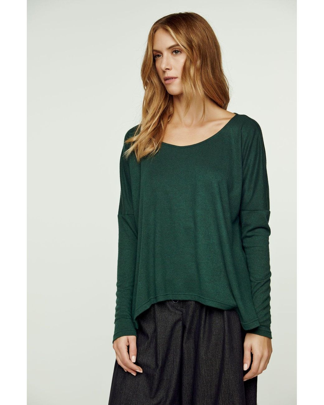 Conquista Green Knit Handkerchief Hem Top