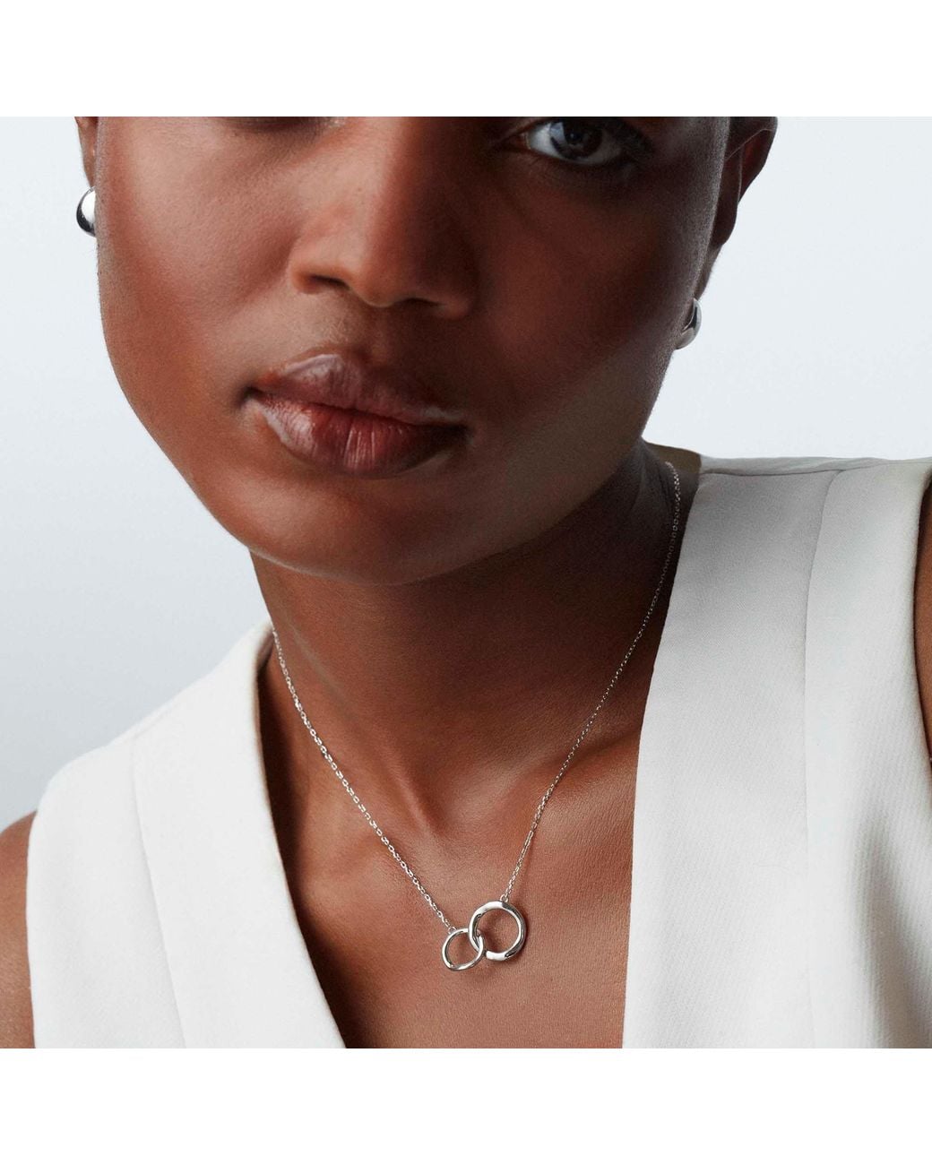 Muru Metallic Connected Necklace