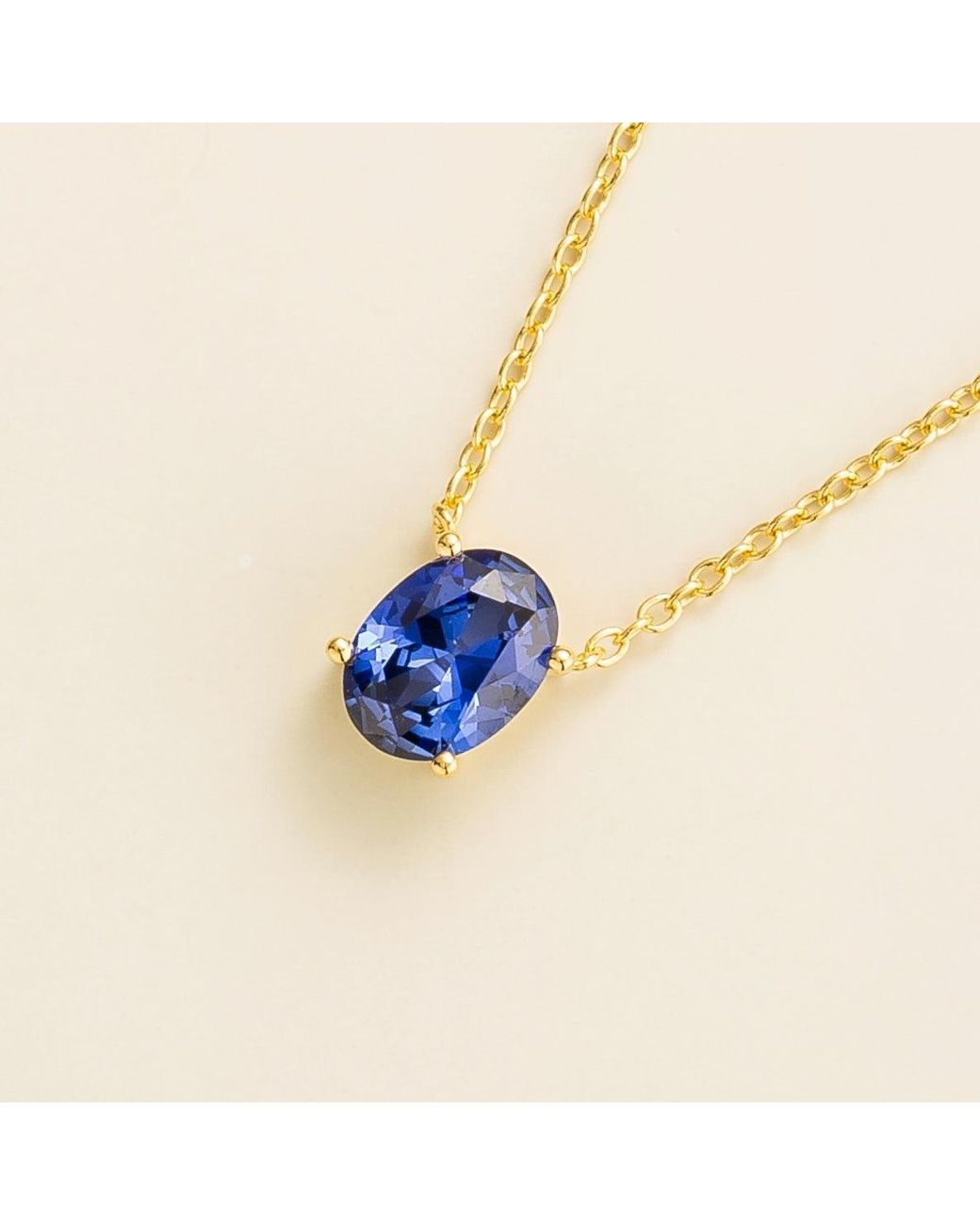 Juvetti Blue Ovo Necklace Set With Sapphire