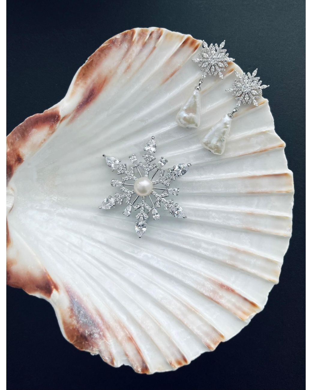 Ninemoo White Fleur De Givre Pearl Drop Earrings