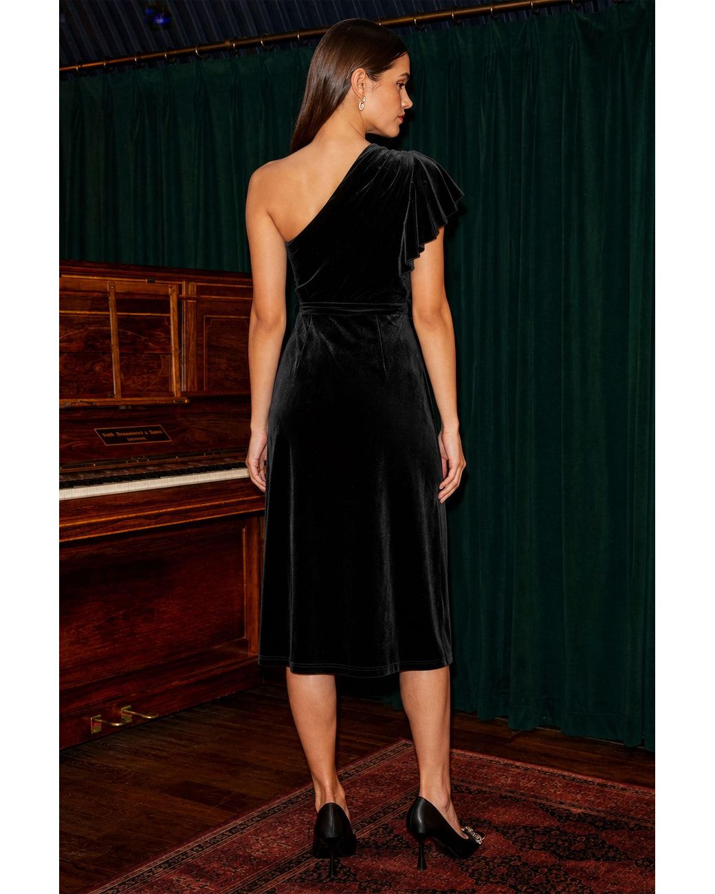 Yumi' Black Velvet One Shoulder Midi Dress