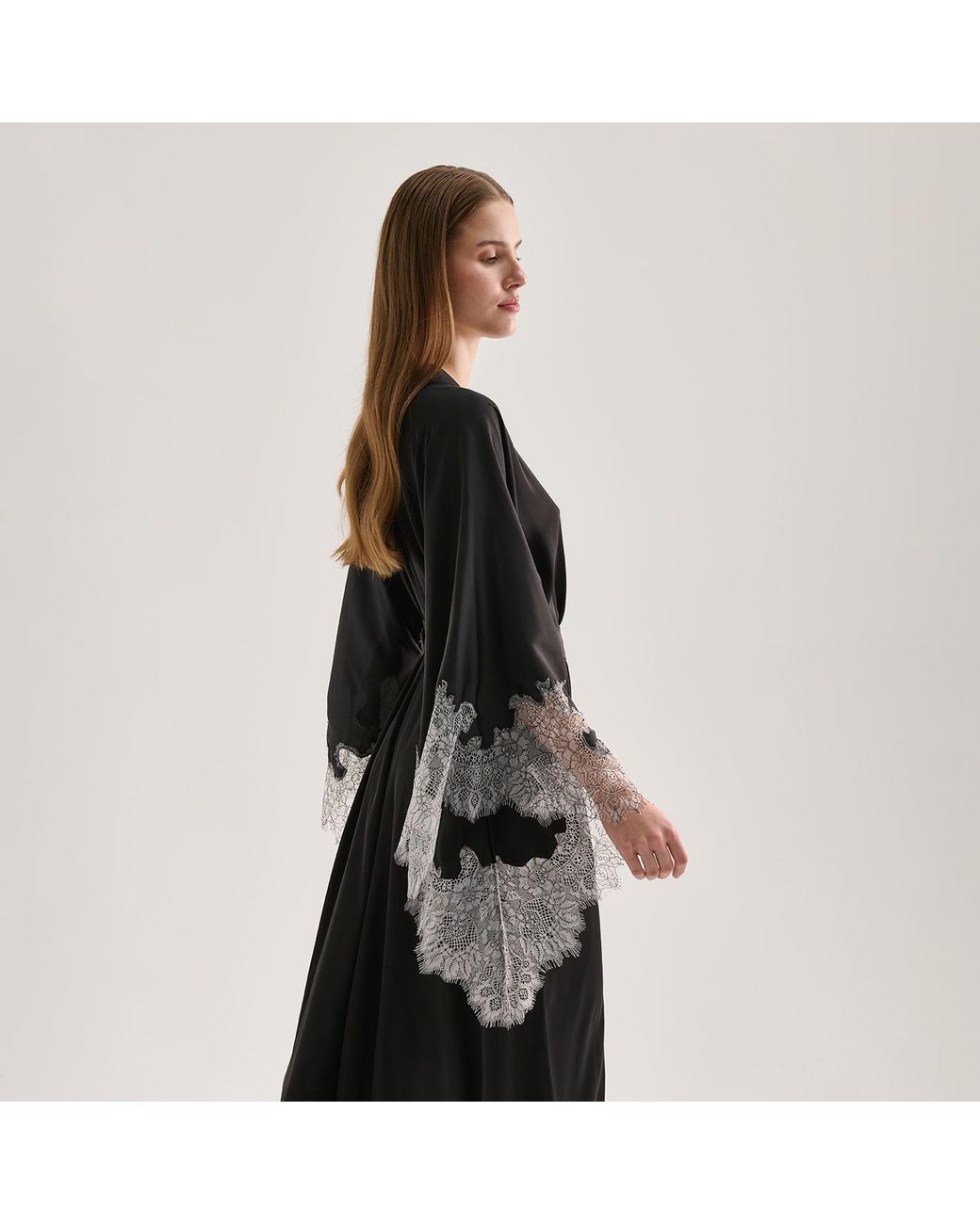 Avenue 8 Black Lace Detailed Maxi Robe