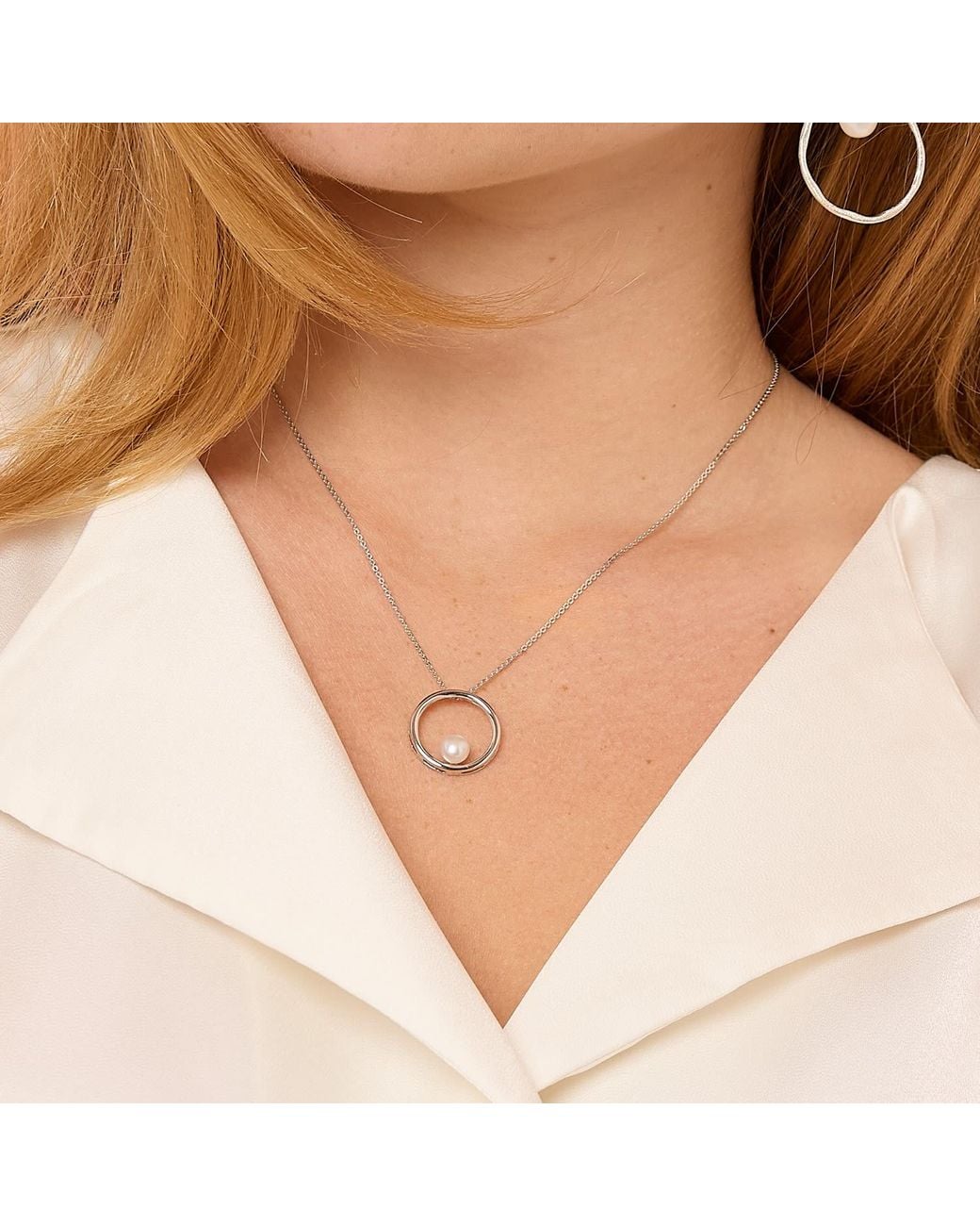 Pearls of the Orient Online Metallic Credo Circle Pendant With Cultured Freshwater Pearl