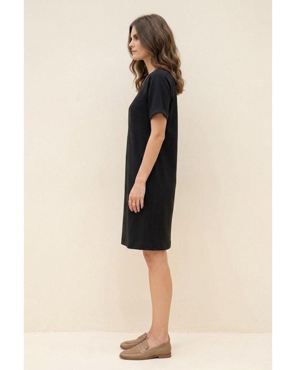Conquista Black Minimal Shift Dress With Pockets