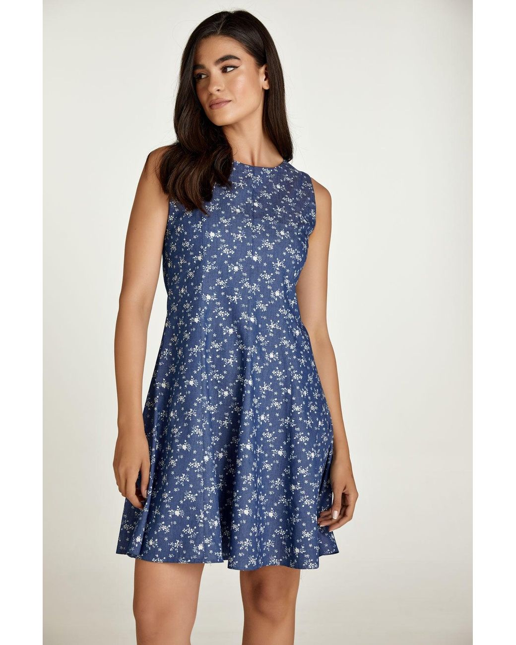 Conquista Blue Floral Cloche Dress