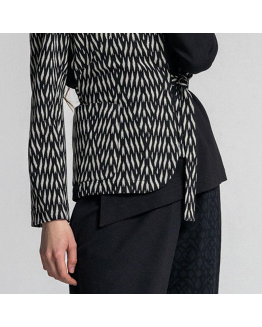 ARTISTA Black Arrow Asymmetric Jacket