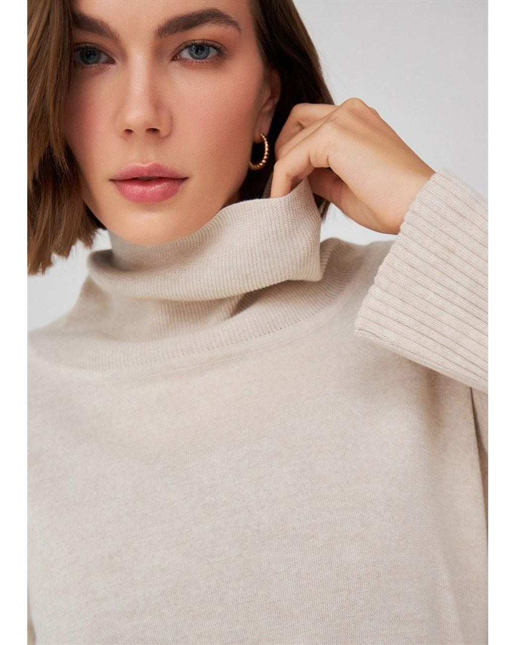 Peraluna White Wide Roll Neck Knitwear Pullover