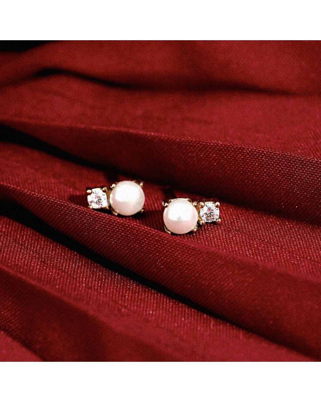 Diamonbliss Metallic Marilyn Monroe Pearl Earrings