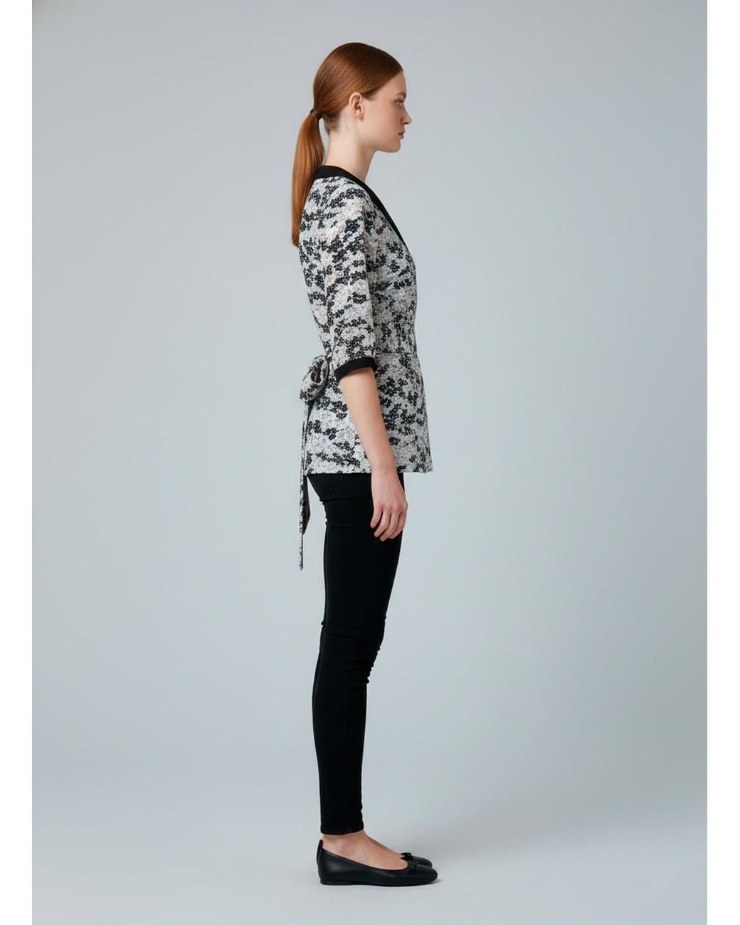 Conquista White Printed V-Neck Top With Contrast Trim & 3/4 Sleeves