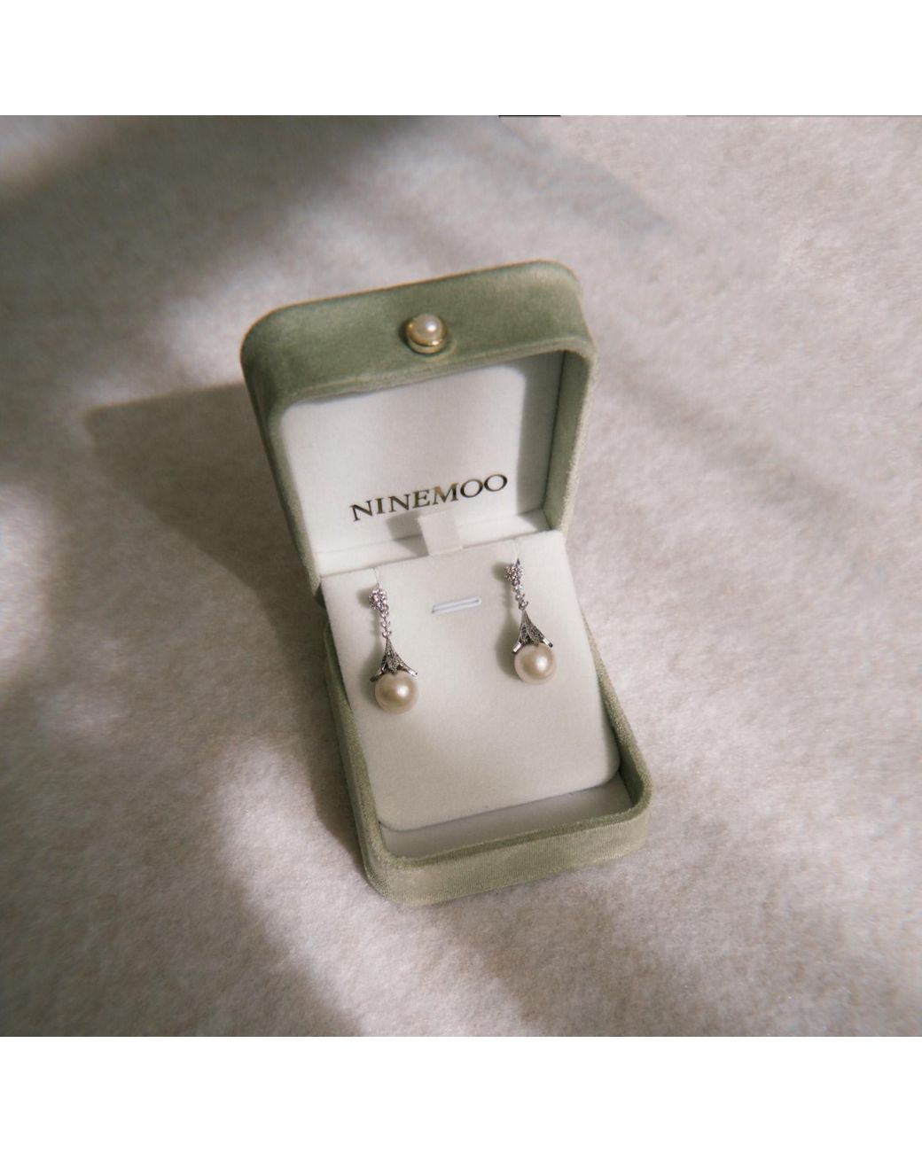 Ninemoo White Fleur De Givre Earrings