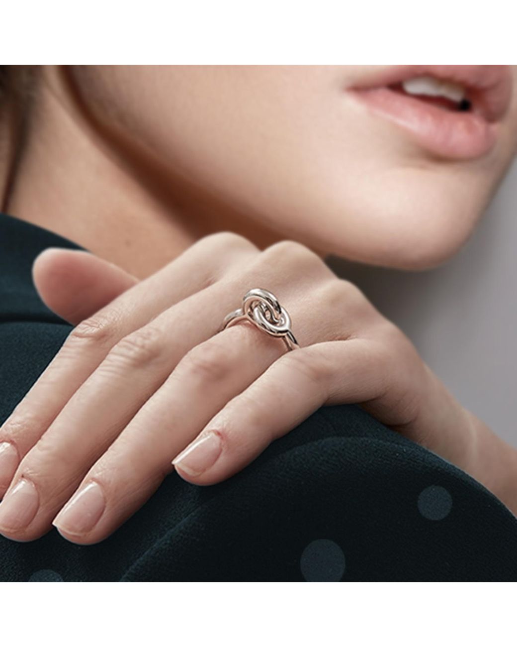 Meulien Metallic Interlocked Double Circle Ring