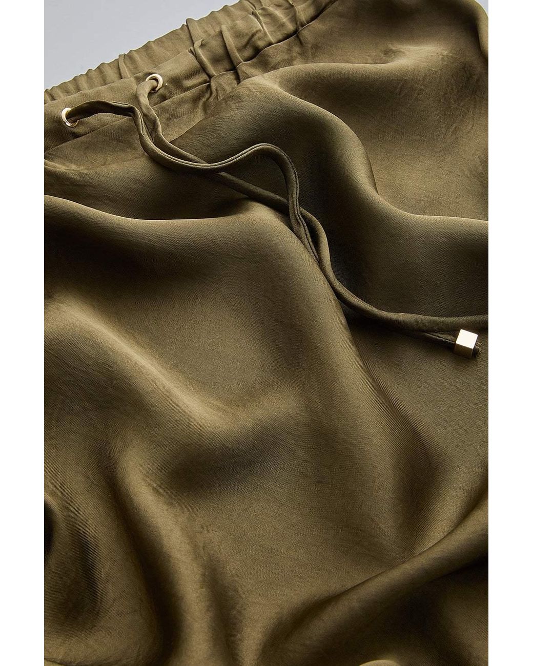 Exquise Green Regular Pocketed Midi Skirt