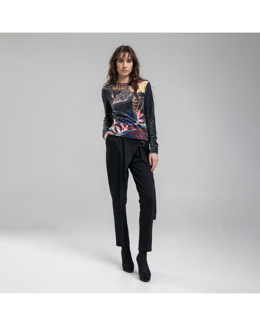 ARTISTA Black Floral Print Velvet Round Neck Top