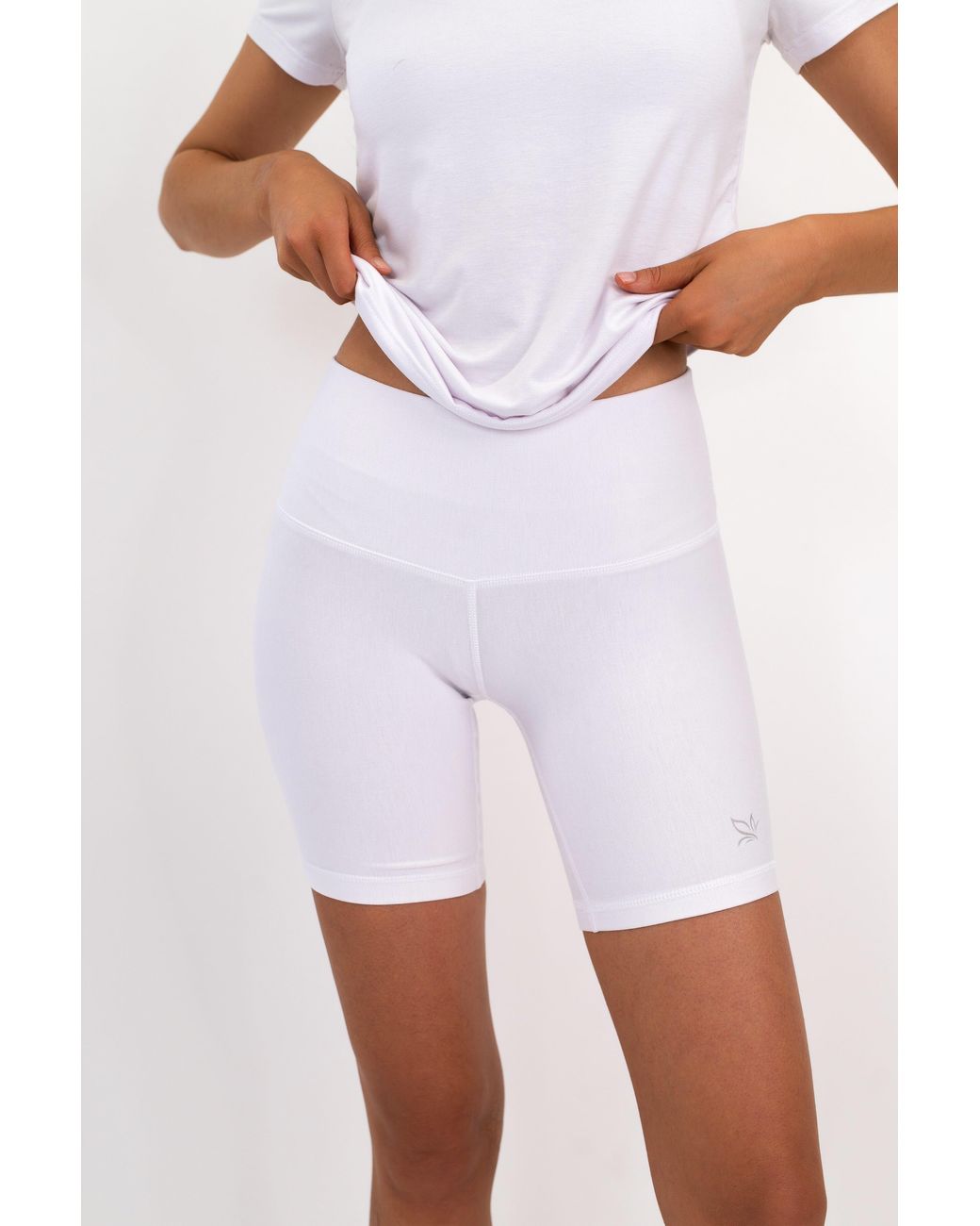 On/Off Essentials White The Core Short