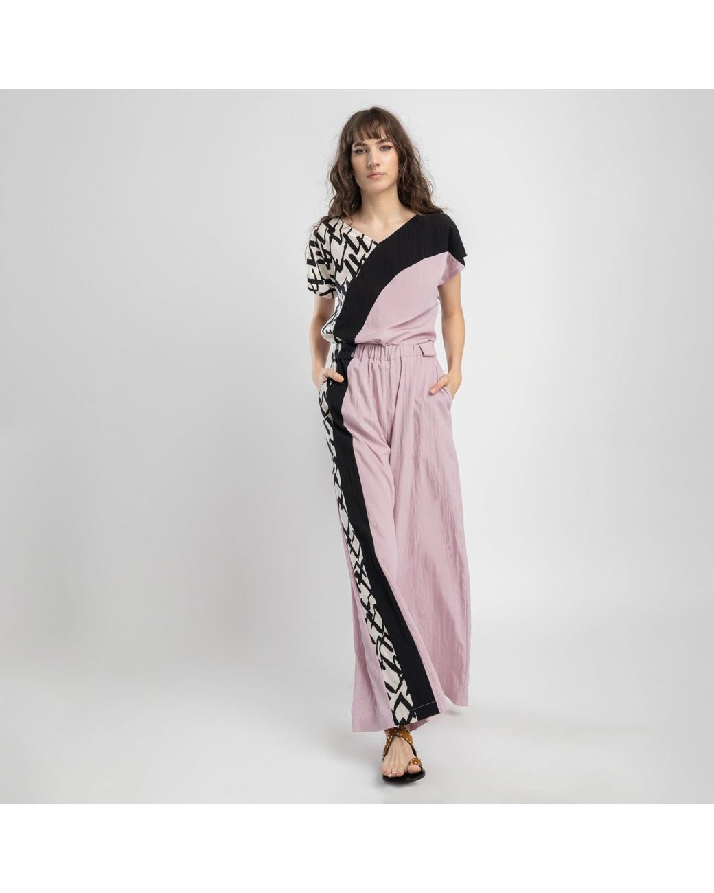 ARTISTA Purple Blend Rose V-Neck Top