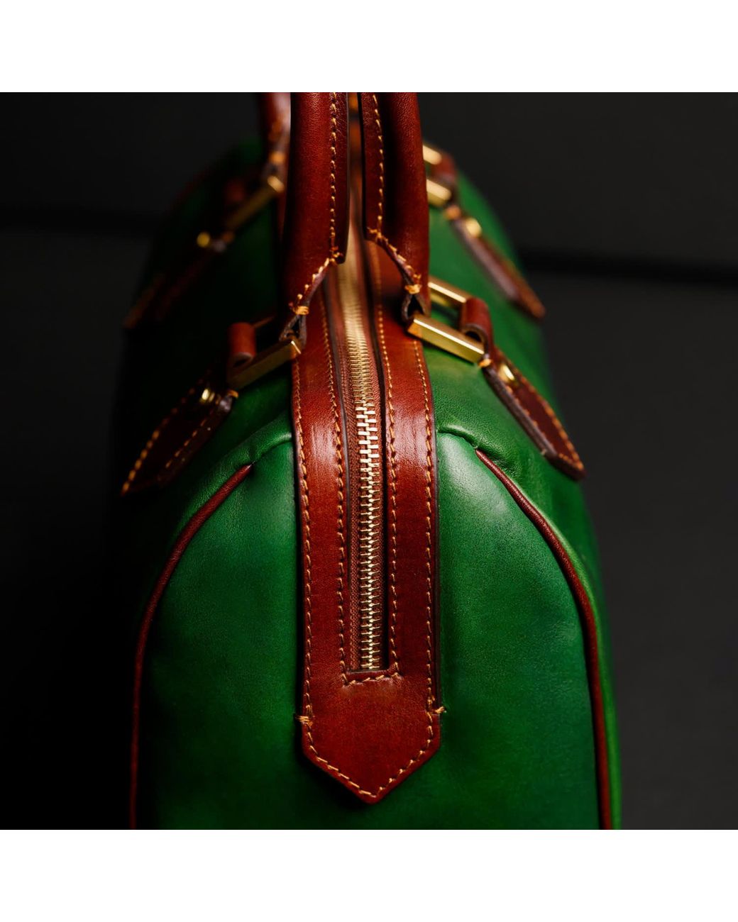 Time Resistance Green Leather Barrel Bag