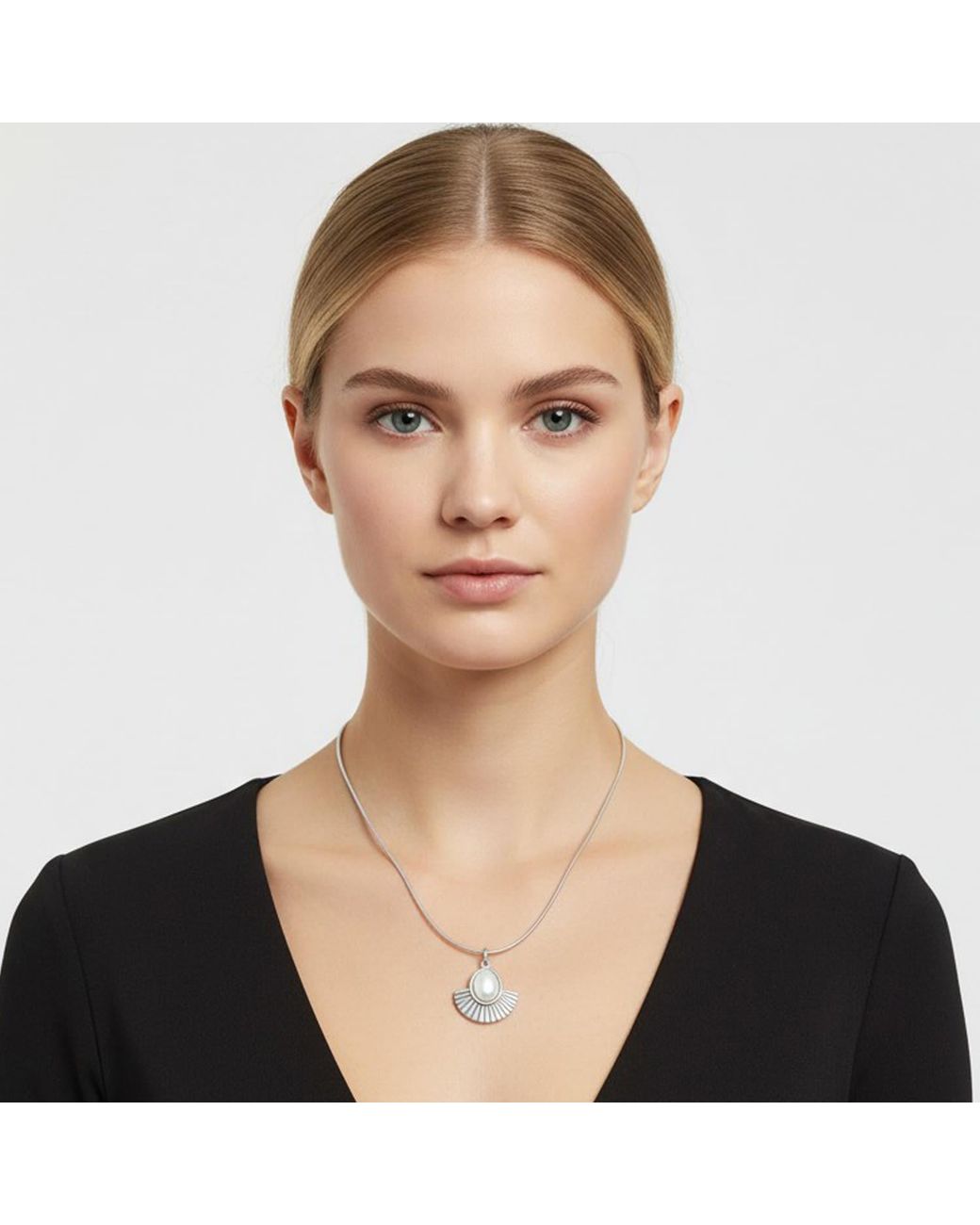 Maison De Gala Metallic Sunray Pearl Pendant Necklace