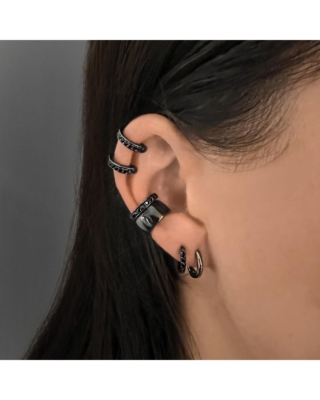 SALLY SKOUFIS Black Edge Mono Ear Cuff With Made Cz Diamond Stimulant