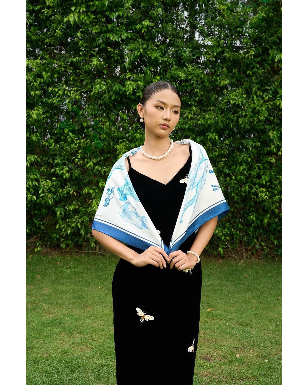 Silk and Bears Blue The Naturalist's Sketchbook Animal Print Silk Twill Scarf – Cornflower & Ivory