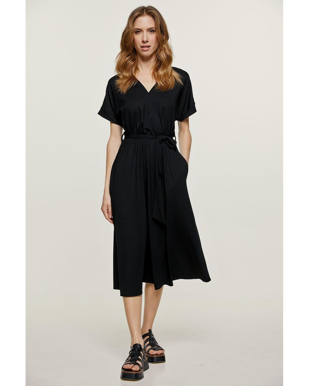 Conquista Black Belted Midi Dress