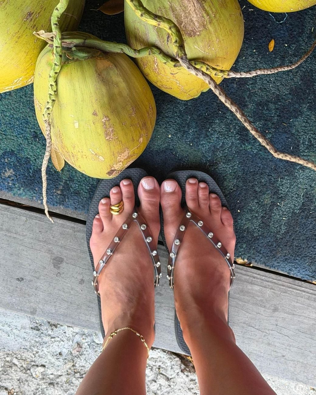 Stone Fruit White Wave Toe Ring