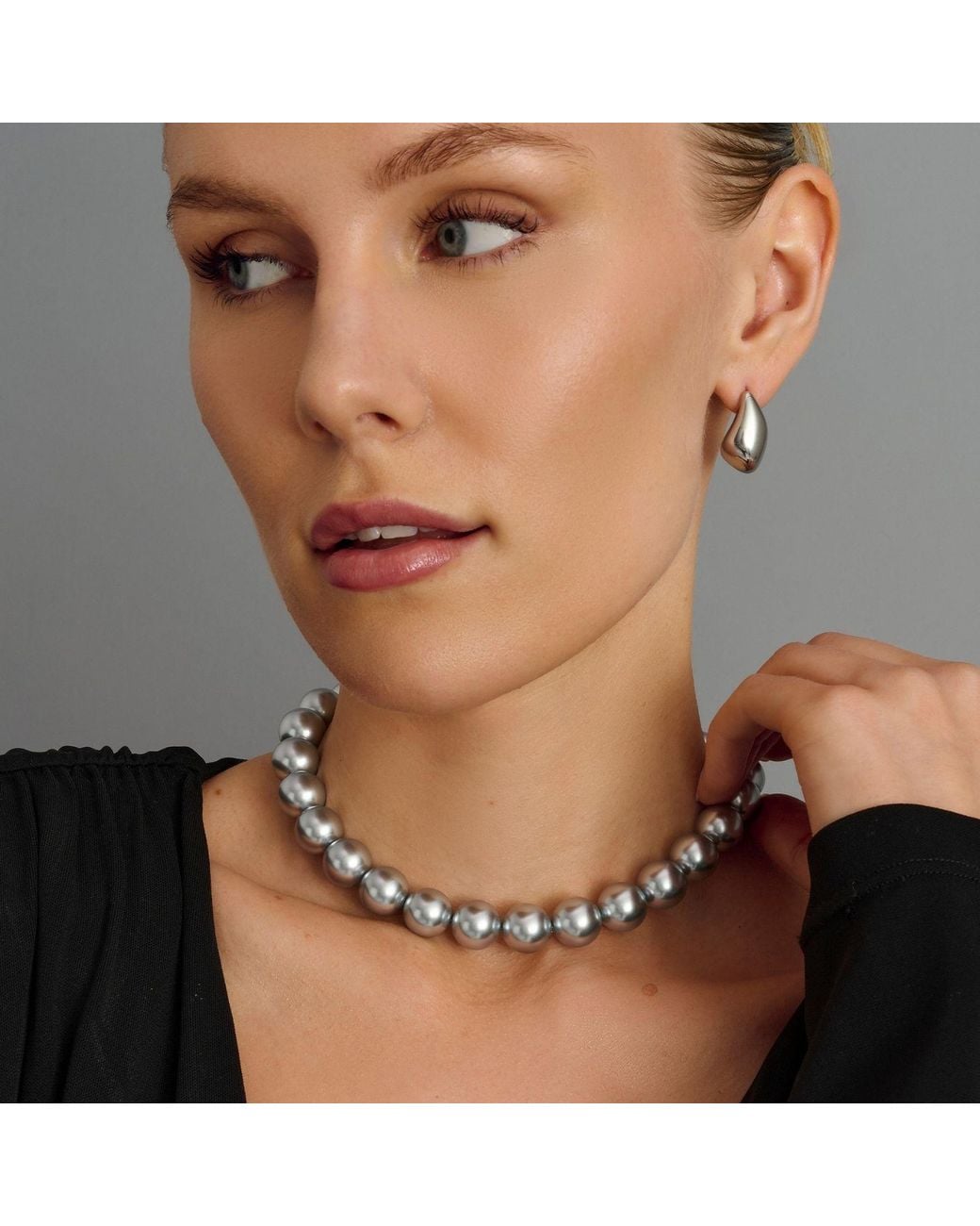 Nialaya Blue Chunky Pearl Choker With Finish
