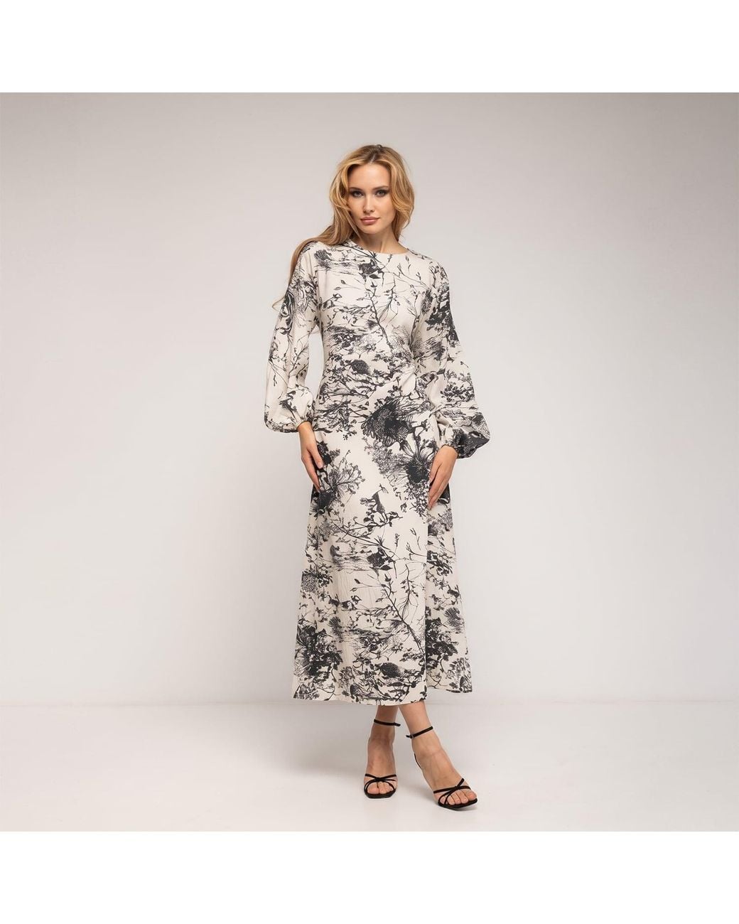 Tantra Spain Sl White Long Dress With A Geometric Print, Round Neckline, And Straps