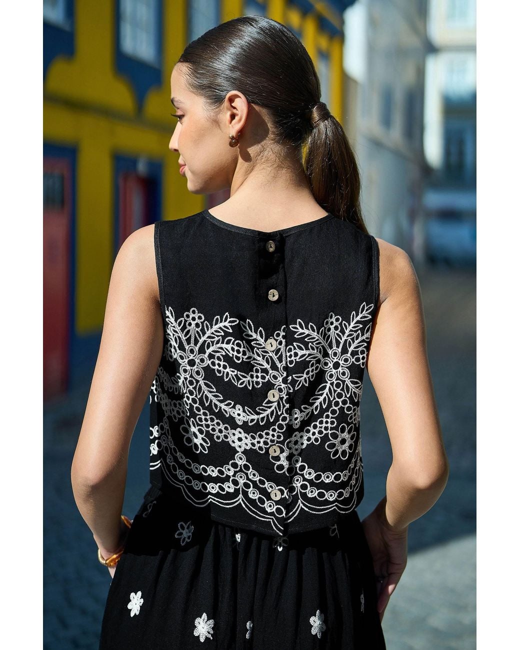 Yumi' Black Embroidered Crop Top