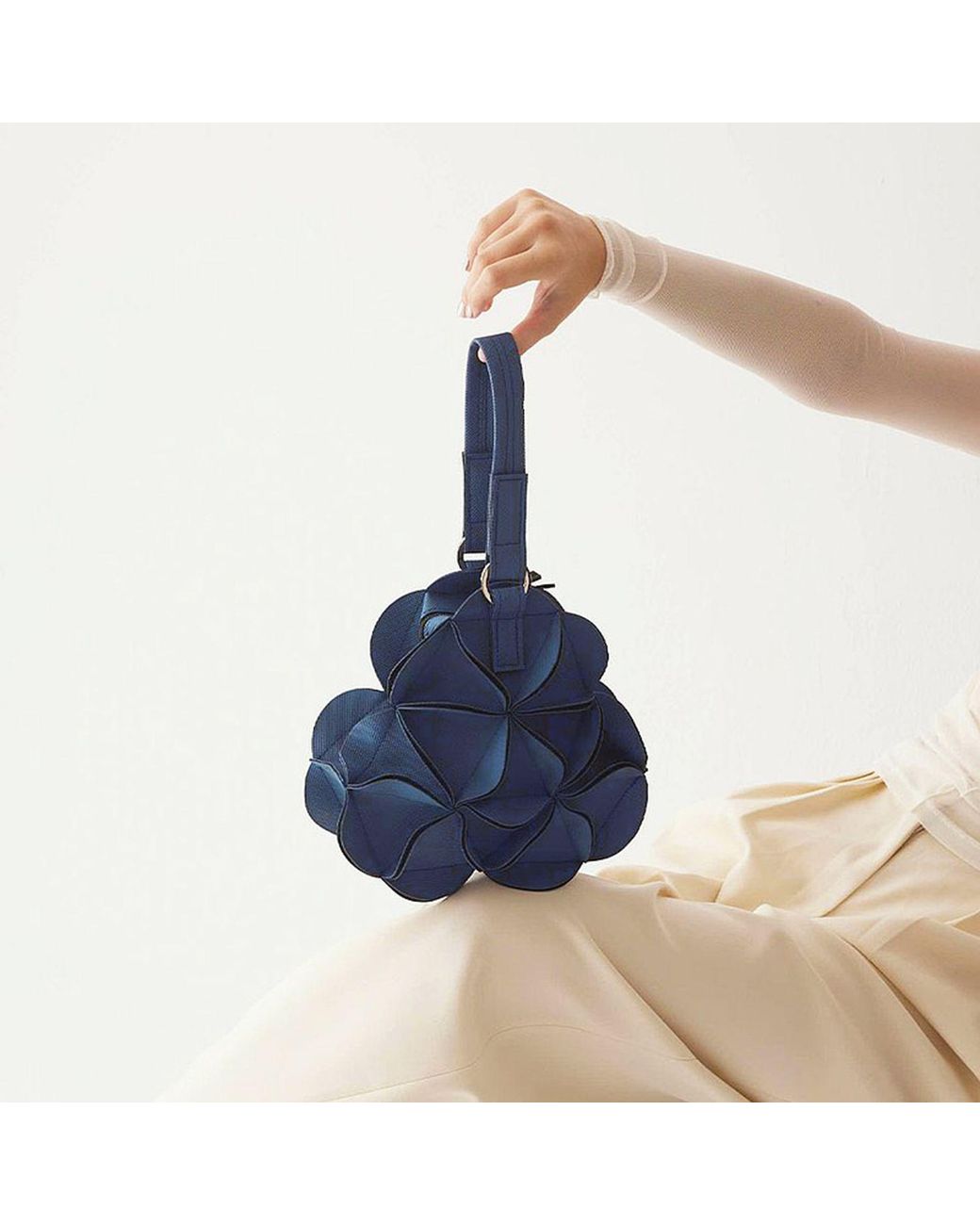ELEMOOD_Japan Blue Blossom Triangle Handbag