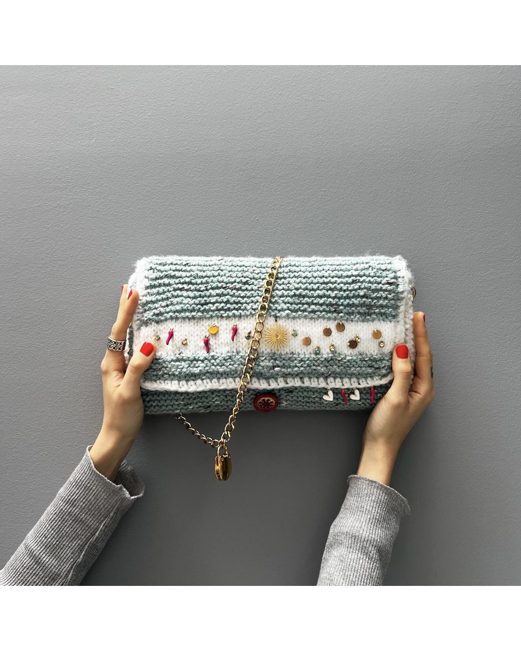 Hilo De Mar White Feito A Hand Knitted Bag With Charms