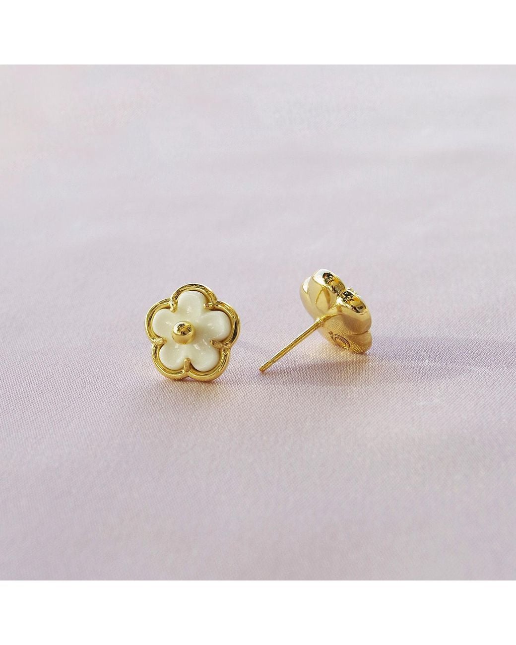 POPORCELAIN Metallic Mini Porcelain Daisy Stud Earrings