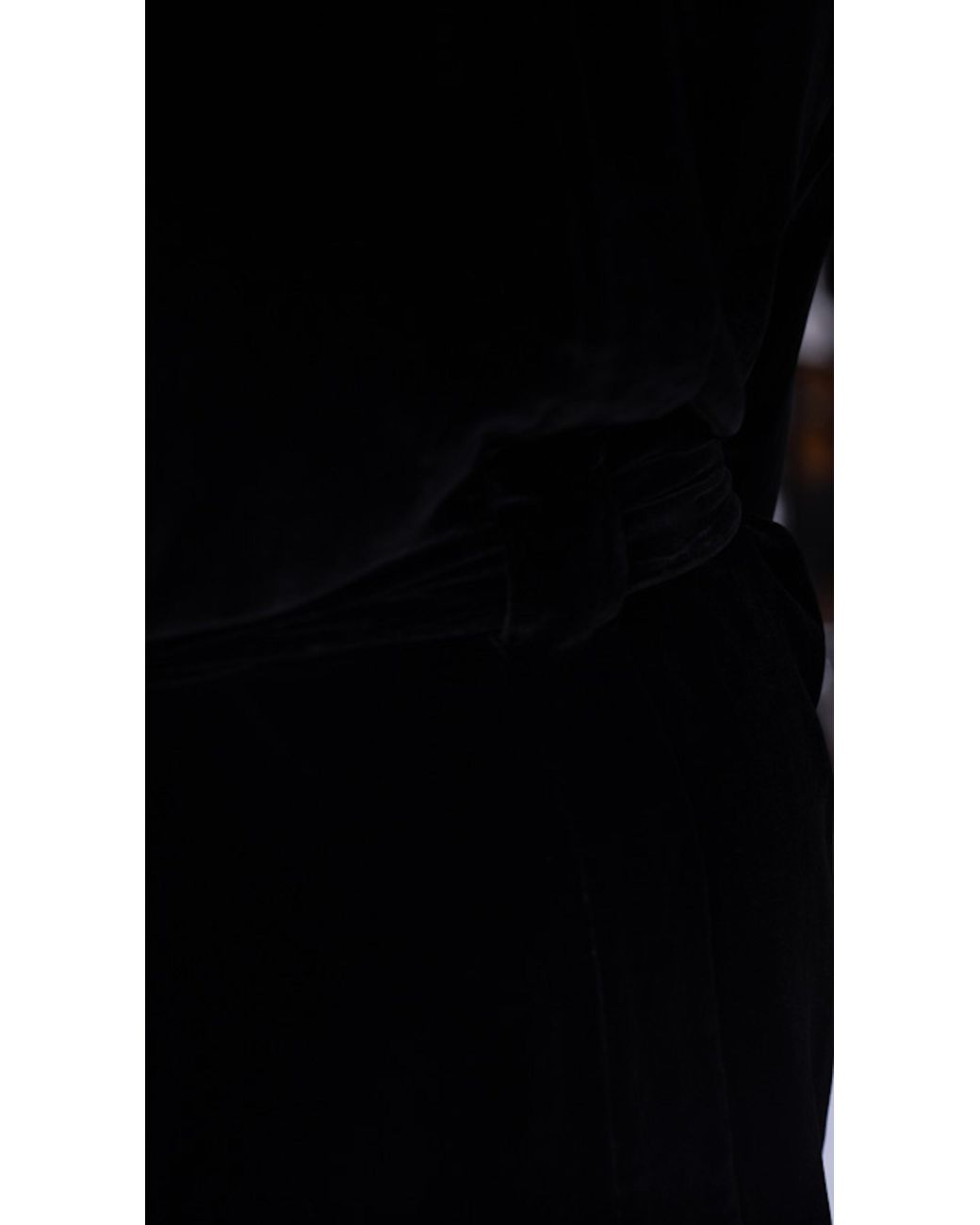 Je Mérite (I Deserve) Black Silk Velvet Short Robe