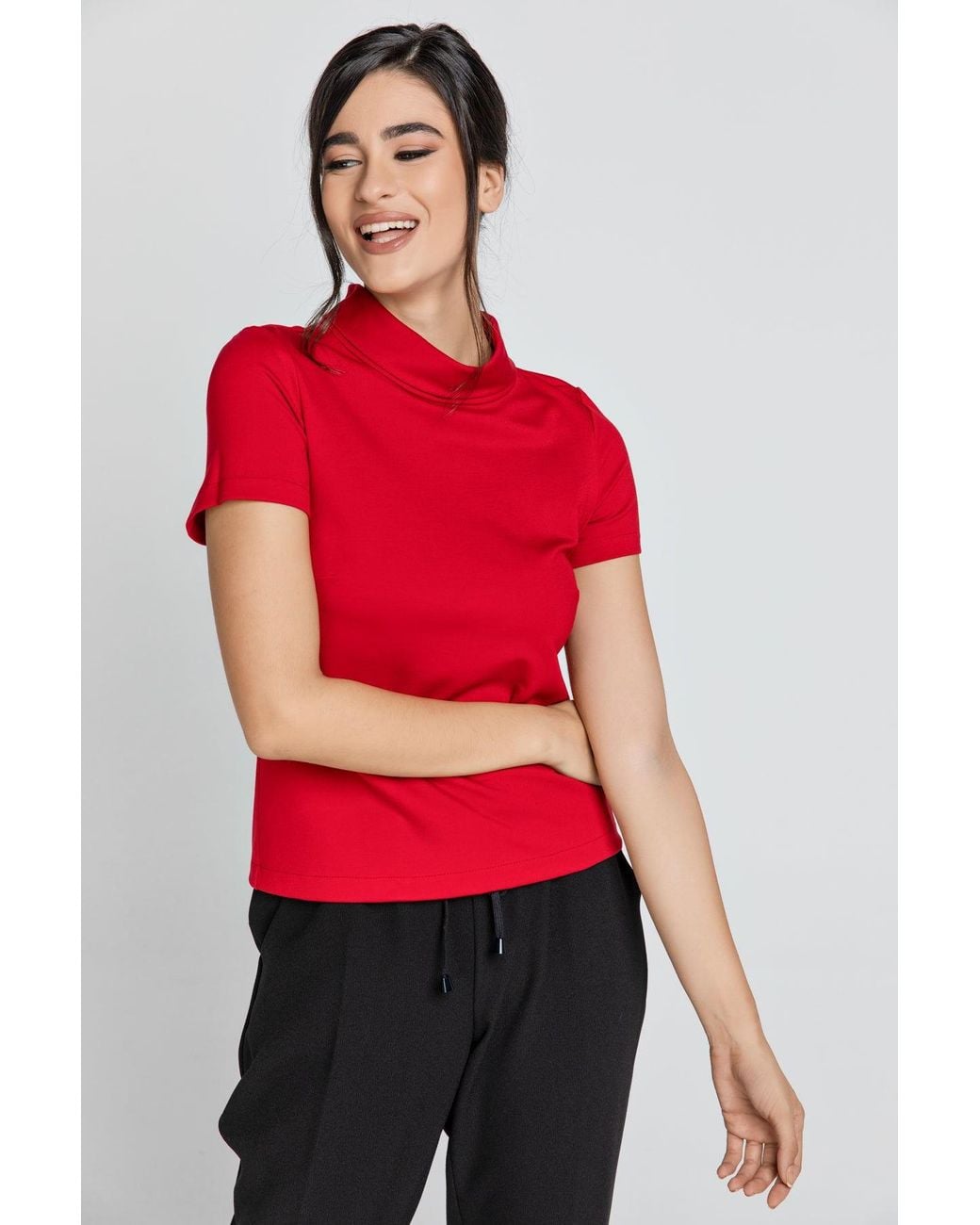 Conquista Red Short Sleeve Top