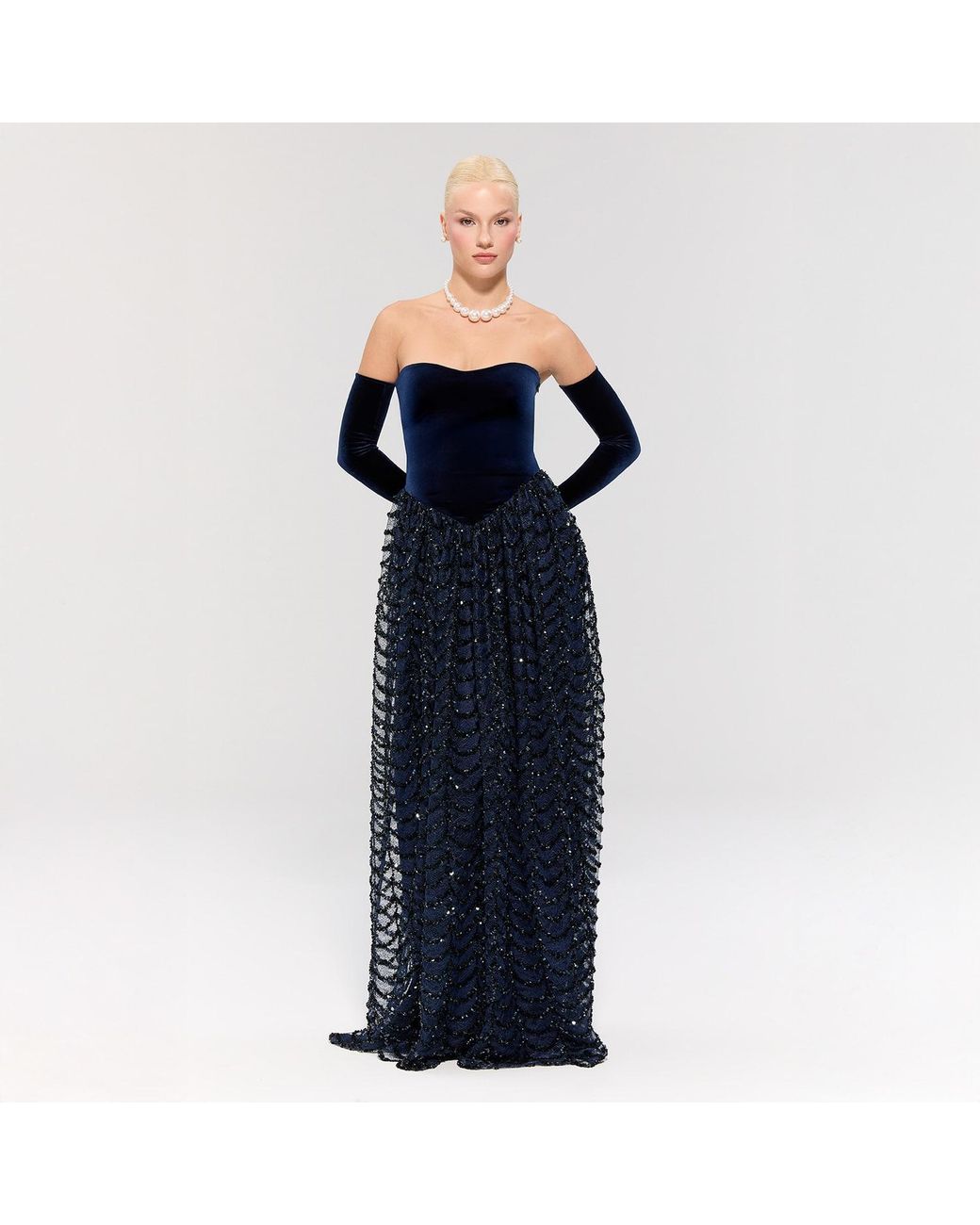 Nur Karaata Blue Throne Of Velvet Gown