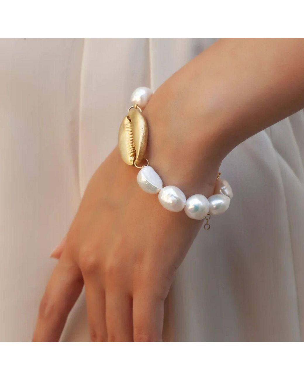 LINYA JEWELLERY Metallic Sea Shell Baroque Pearl Bracelet