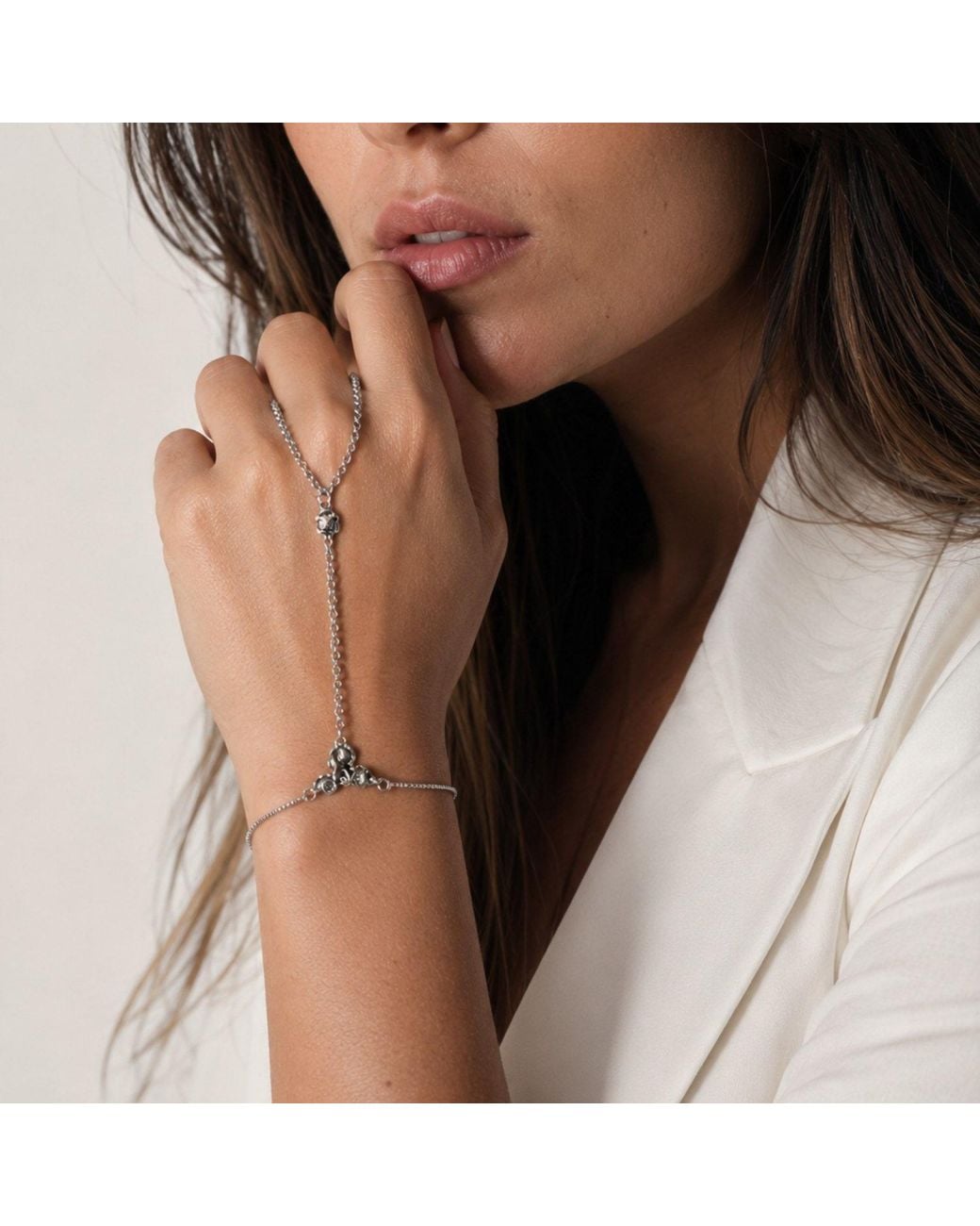 Unaloe Metallic Sterling Minimal Hand Chain – Designer Slave Bracelet Jewelry For