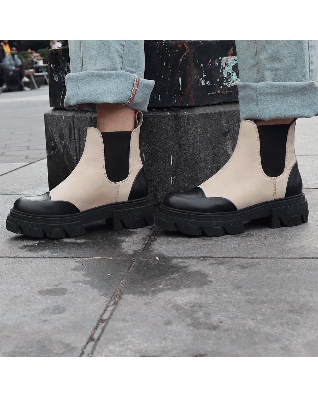 Urbnkicks Black Neutrals Chelsea Two-Tone Boots