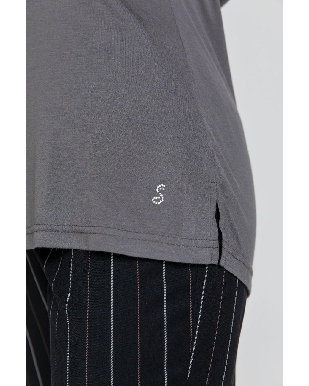 Conquista Gray Dark Top With Long Batwing Sleeves