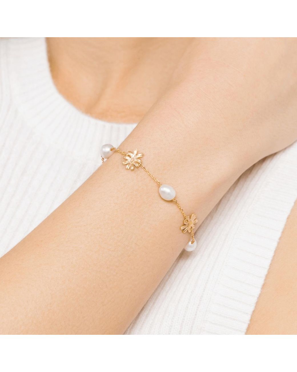 Lulu B London Metallic Daisy Flower & Pearl Chain Bracelet