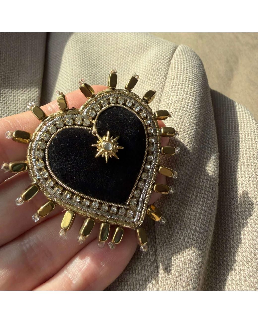 VETKA Black Heart Statement Brooch – Golden Radiance