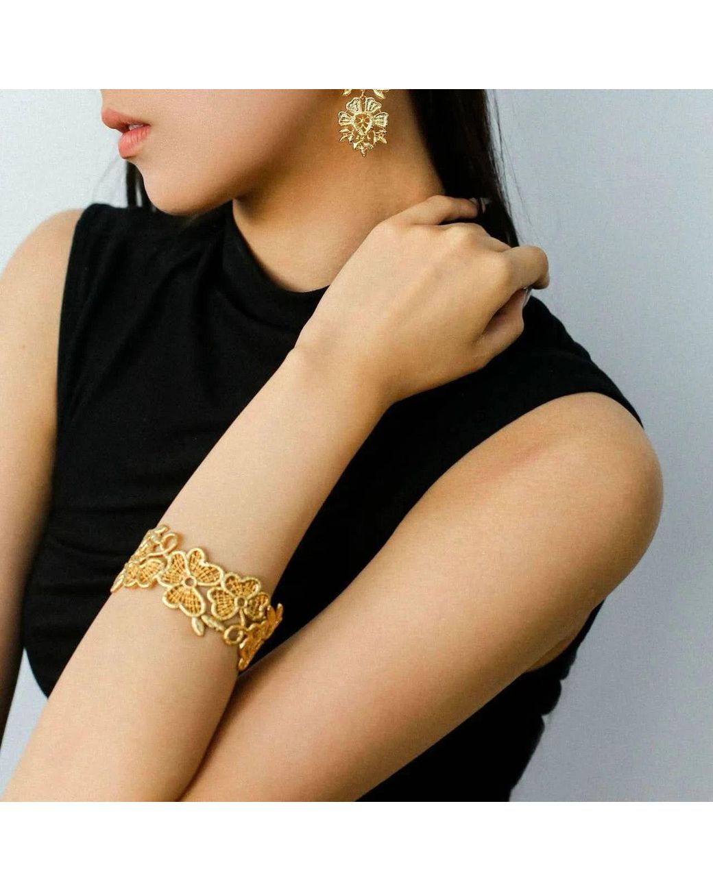 Angel Barocco Metallic Lace Stylish Bangle