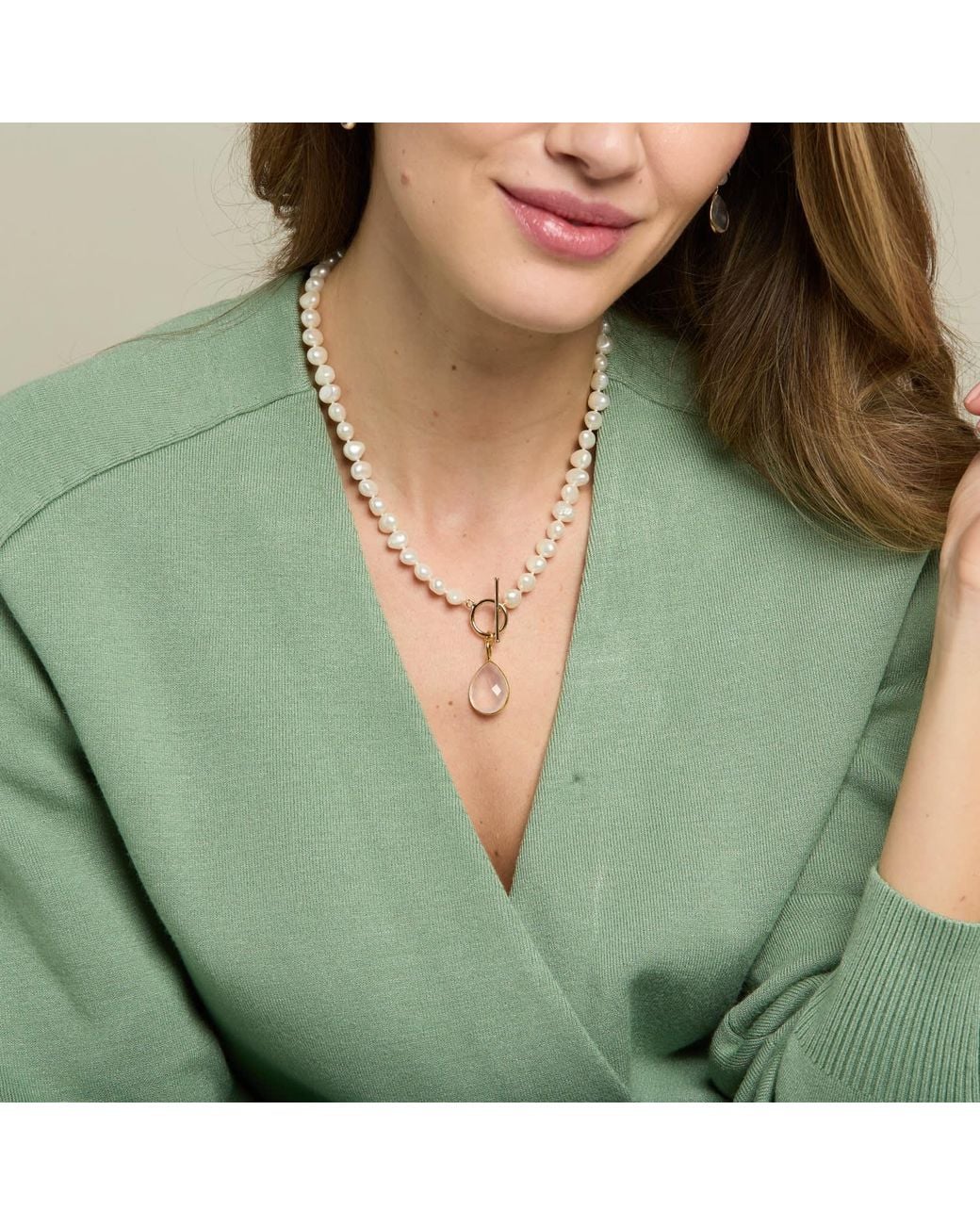 Pearls of the Orient Online Metallic The Big Bee Earrings